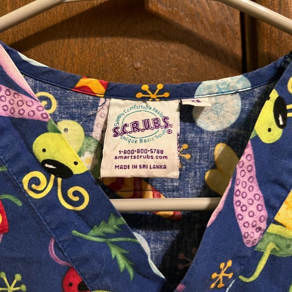 scrub top - Picture 1 of 3